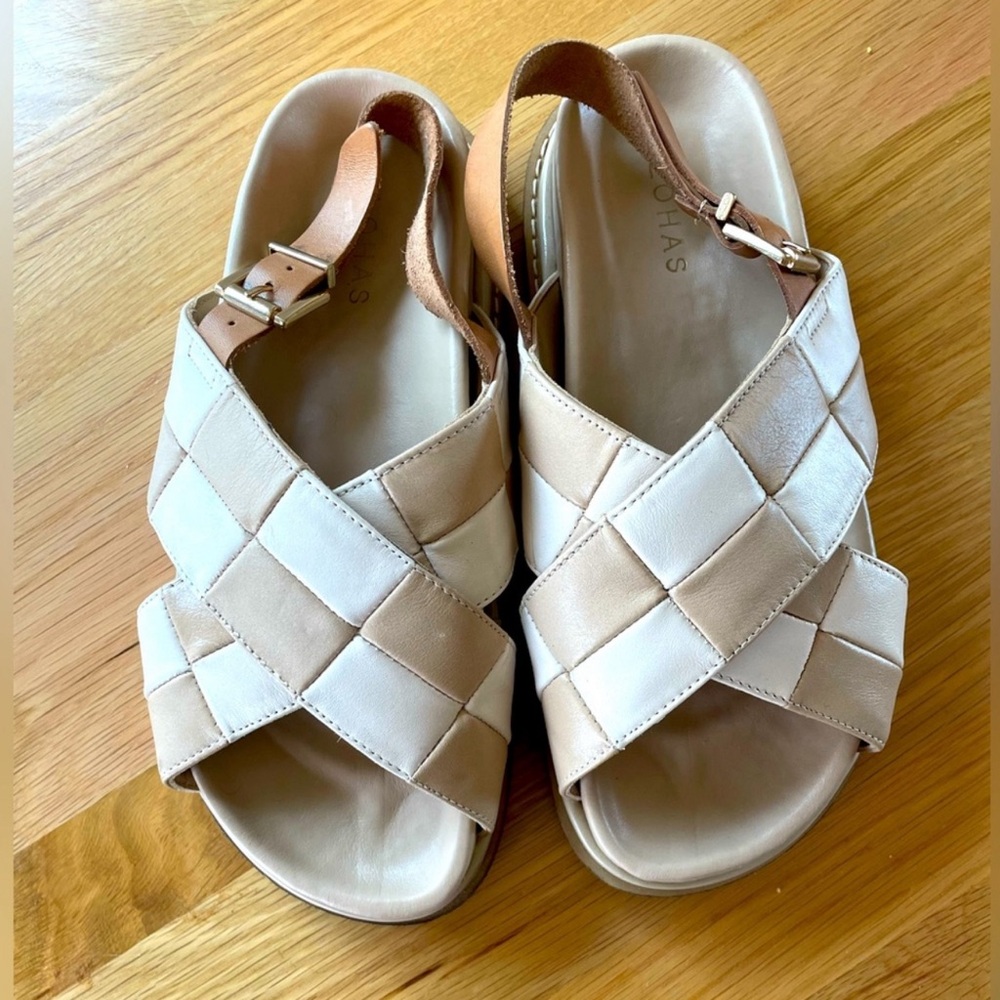 Alohas Beige and cream slides